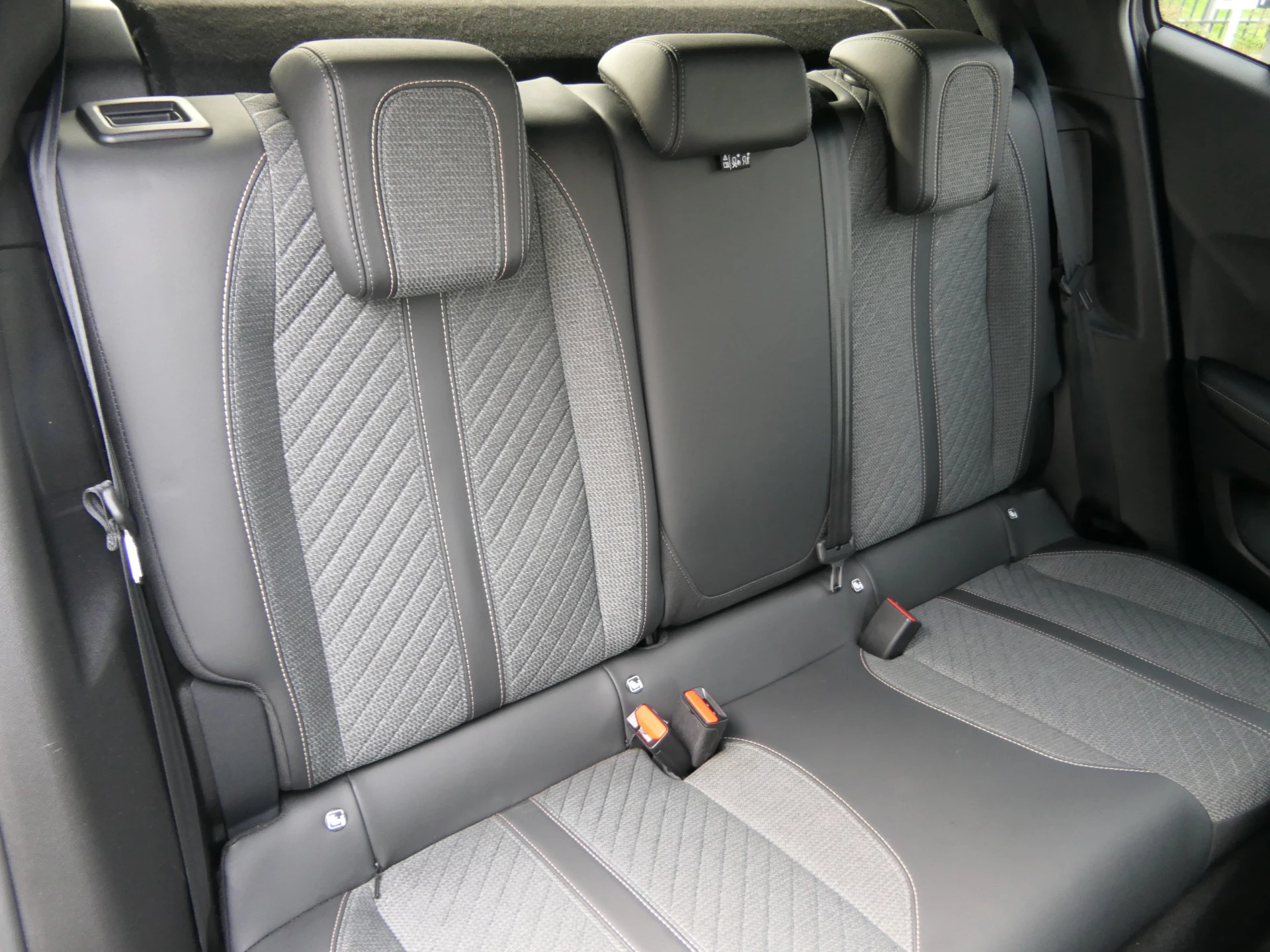 Hoofdafbeelding Peugeot e-2008