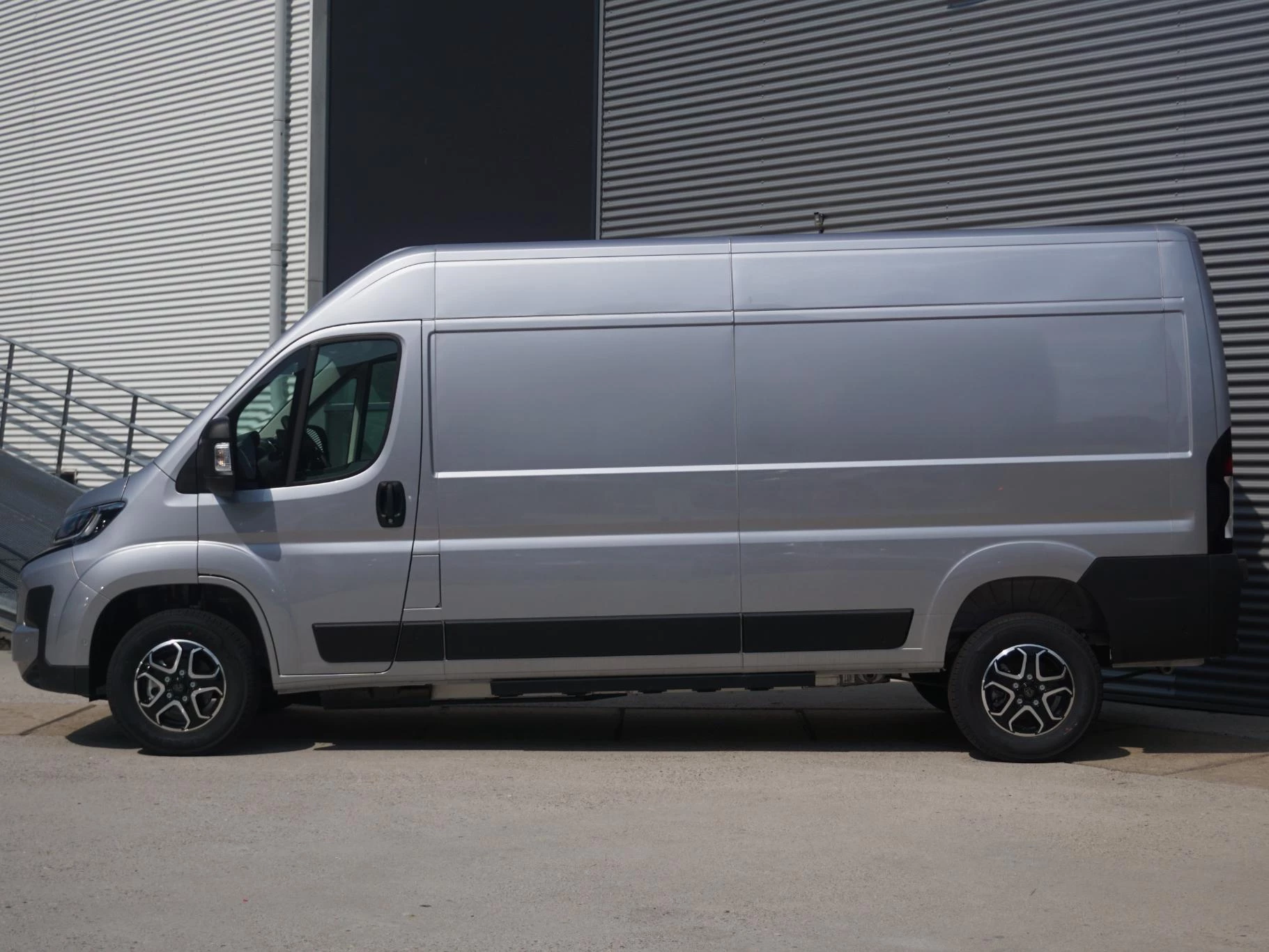 Hoofdafbeelding Peugeot e-Boxer