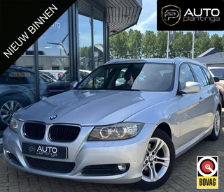 BMW 3-serie Touring 318i Luxury Line 143PK | AUTOMAAT | NL AUTO | Trekhaak | Bi-Xenon | Navigatie | Parkeersensoren | Climate Control | Cruise Control | Lederen Bekleding |