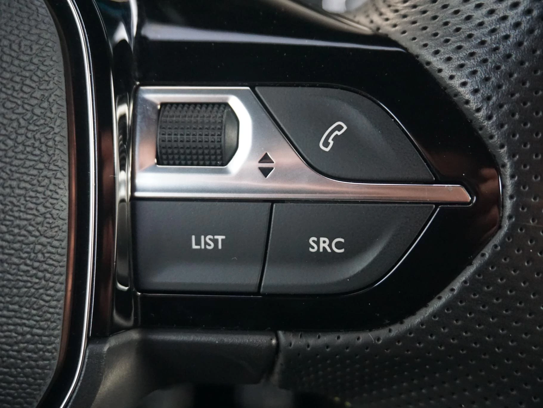 Hoofdafbeelding Peugeot e-2008