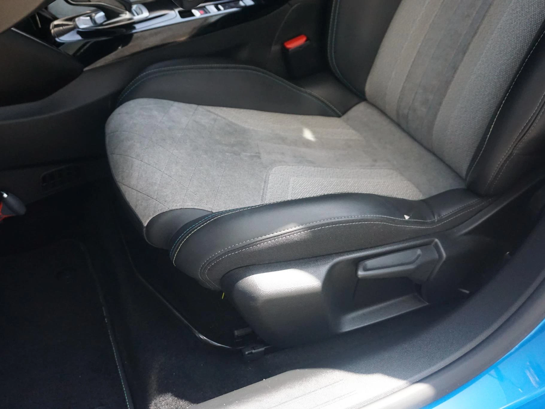 Hoofdafbeelding Peugeot e-208