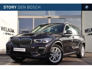 Hoofdafbeelding BMW X5 BMW X5 xDrive45e High Executive Automaat / Trekhaak / Laserlight / Active Steering / Head-Up / Parking Assistant Plus / Comfort Access / Adaptive Air Suspension / Comfort Access