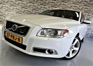 Hoofdafbeelding Volvo V70 Volvo V70 2.0T Summum R-Edition *Automaat*Xenon*Leder*PDC*!