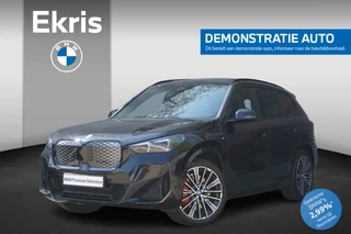 Hoofdafbeelding BMW iX1 BMW iX1 xDrive30 M Sportpakket Pro | Premium Pack | Travel Pack | M Sportremsysteem Rot | Glazen panoramadak | Comfort Access