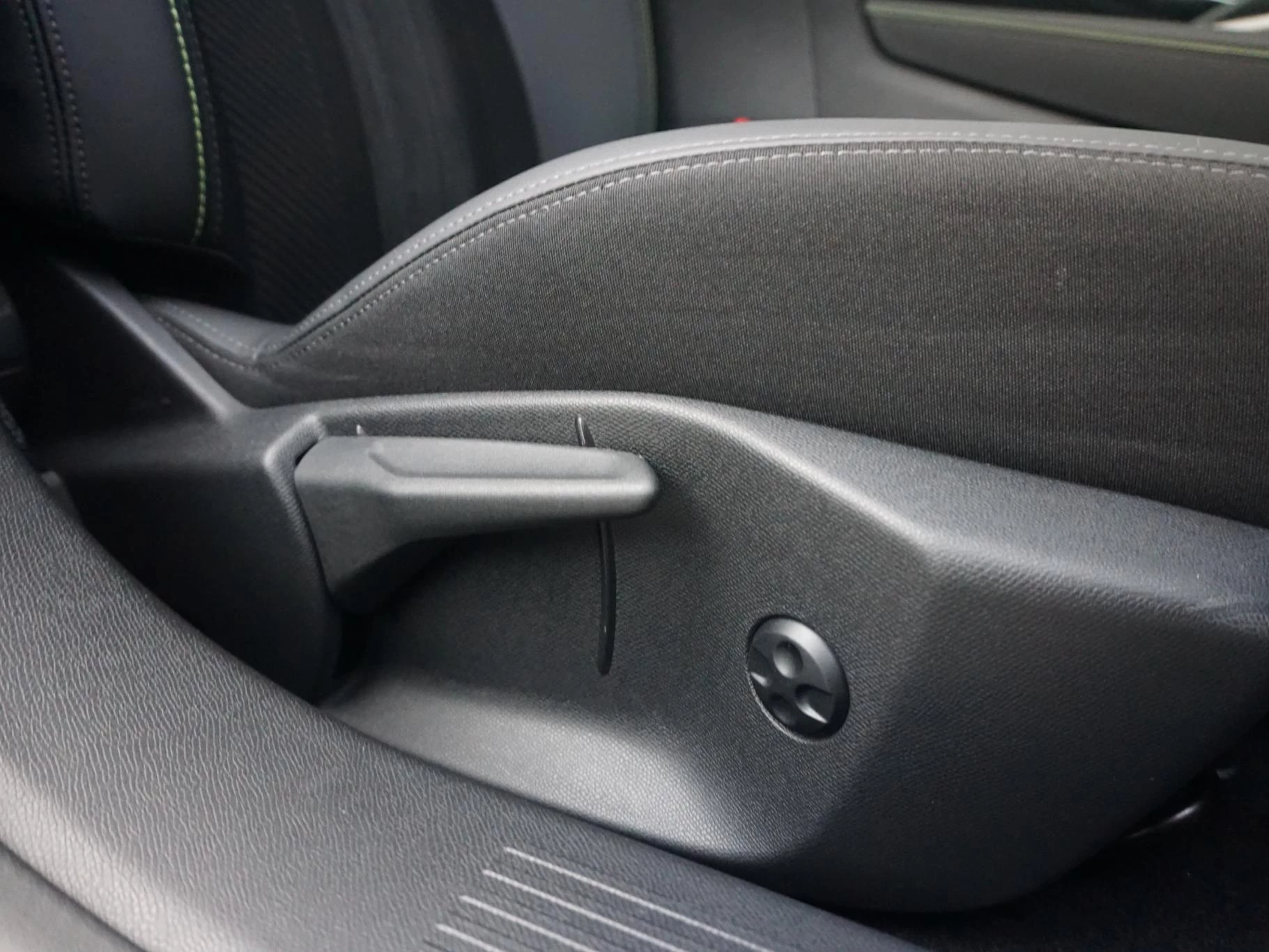 Hoofdafbeelding Peugeot e-308