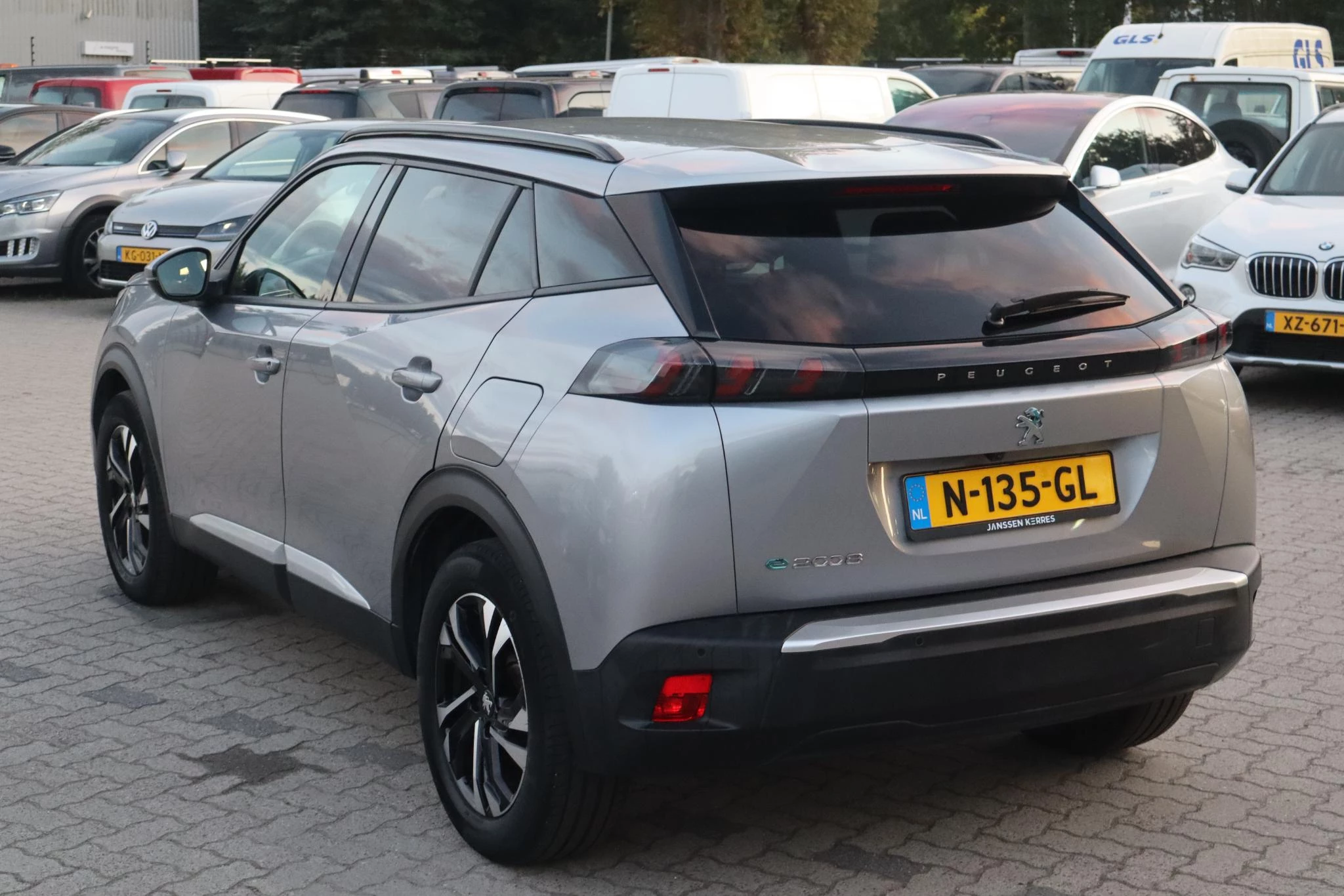 Hoofdafbeelding Peugeot e-2008