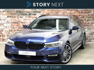 BMW 5 Serie Touring 540i xDrive High Executive M Sport Pakket Automaat / Navigatie Professional / Head-Up Display / Comfortstoelen / Driving Assistant Plus / 19 Inch / Massagefunctie Voorstoelen / Multifunctioneel Instrumentenpaneel / Harman Kardon / Soft Close