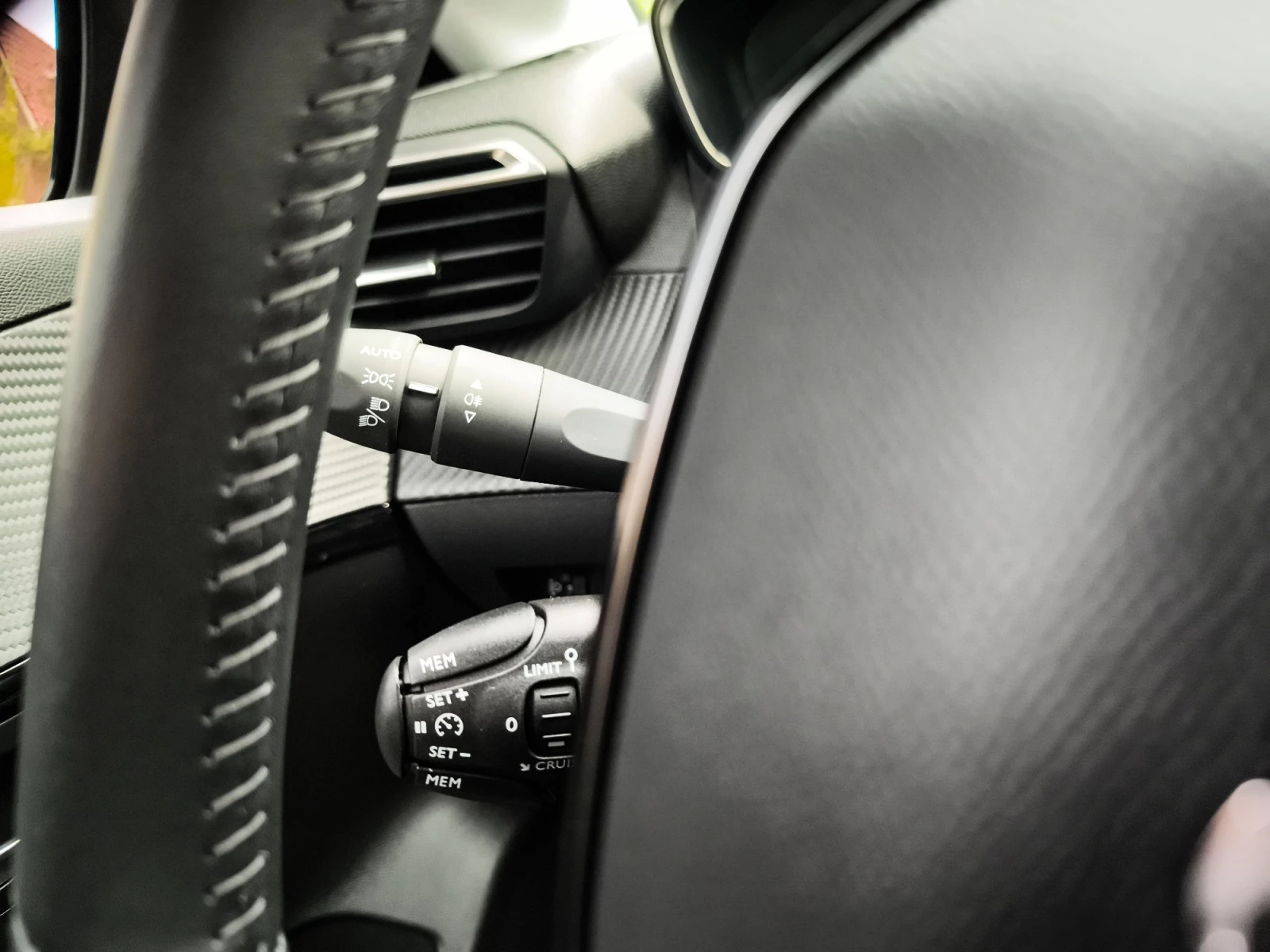 Hoofdafbeelding Peugeot e-208