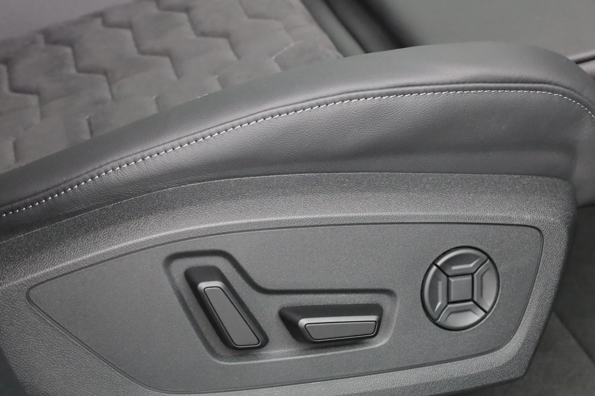 Hoofdafbeelding Audi A6 Avant e-tron