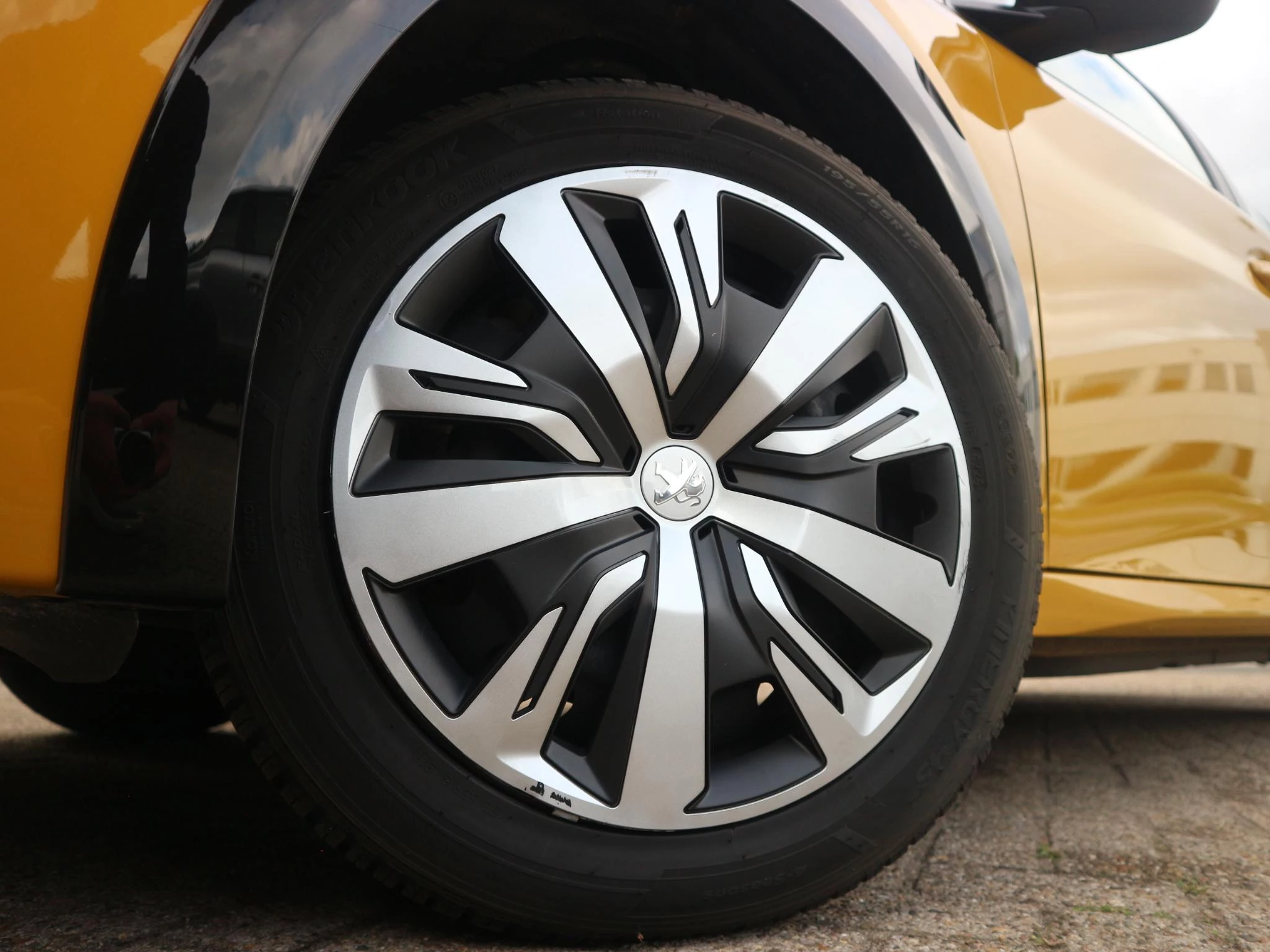 Hoofdafbeelding Peugeot e-208