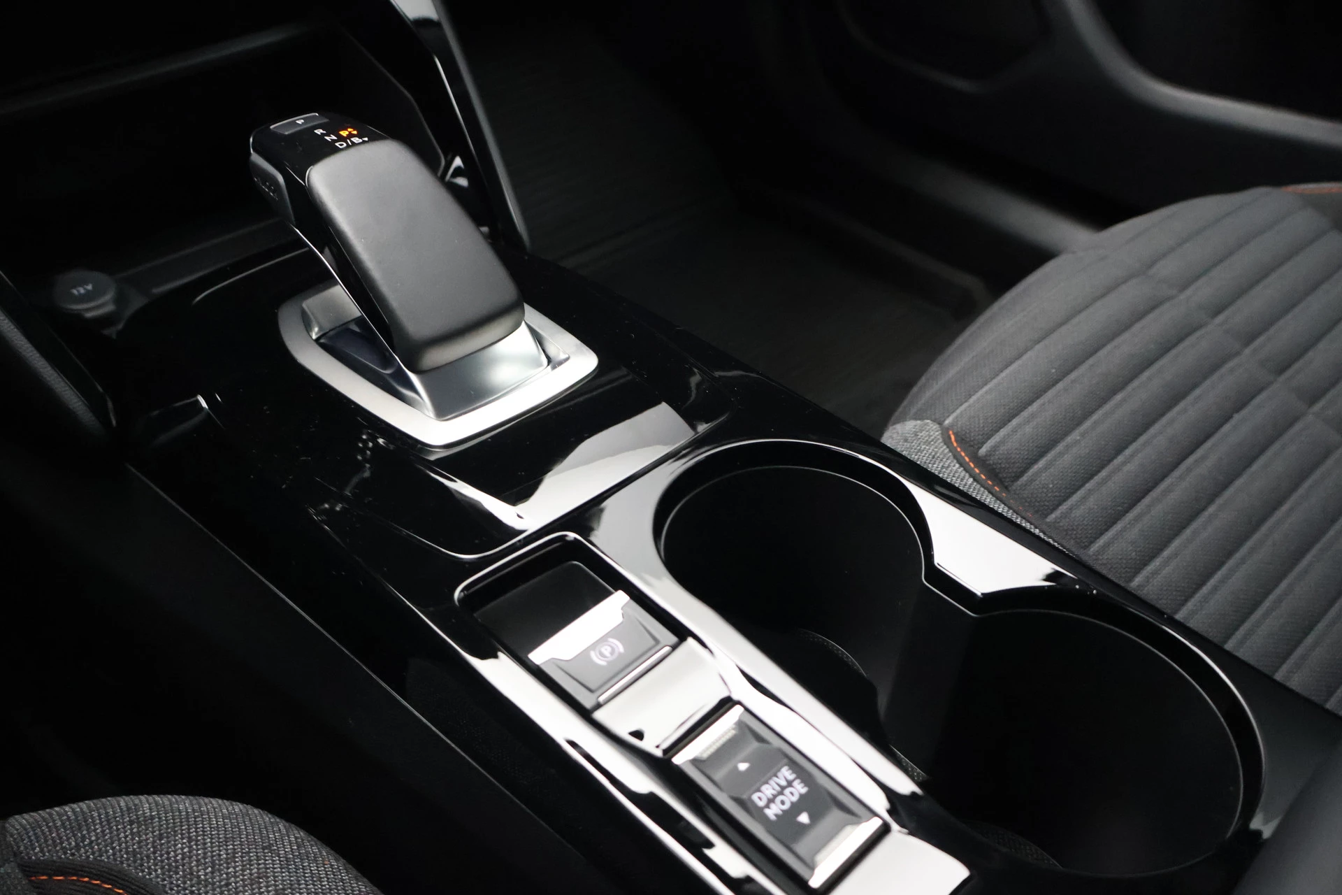 Hoofdafbeelding Peugeot e-2008