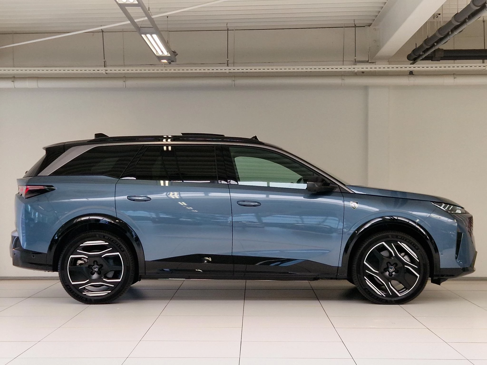 Hoofdafbeelding Peugeot e-5008