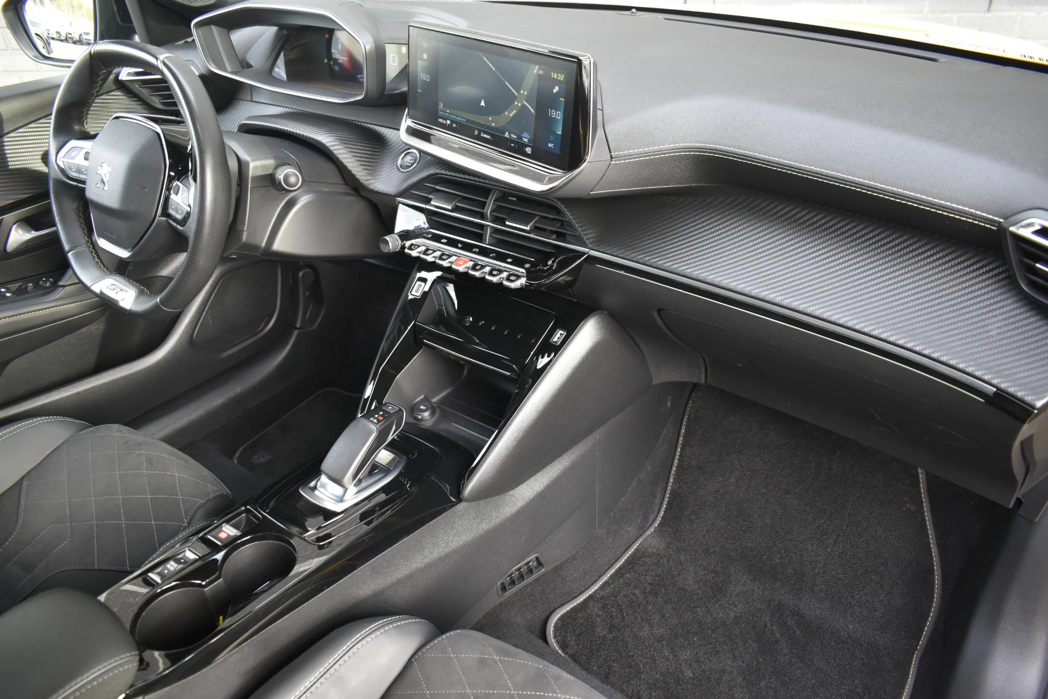 Hoofdafbeelding Peugeot e-208