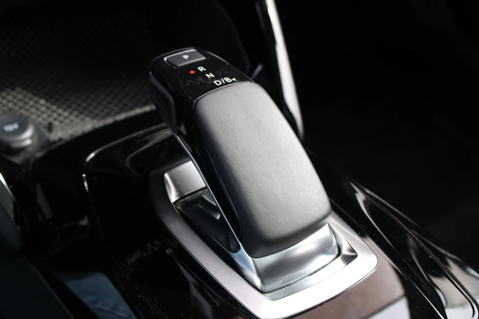 Hoofdafbeelding Peugeot e-2008