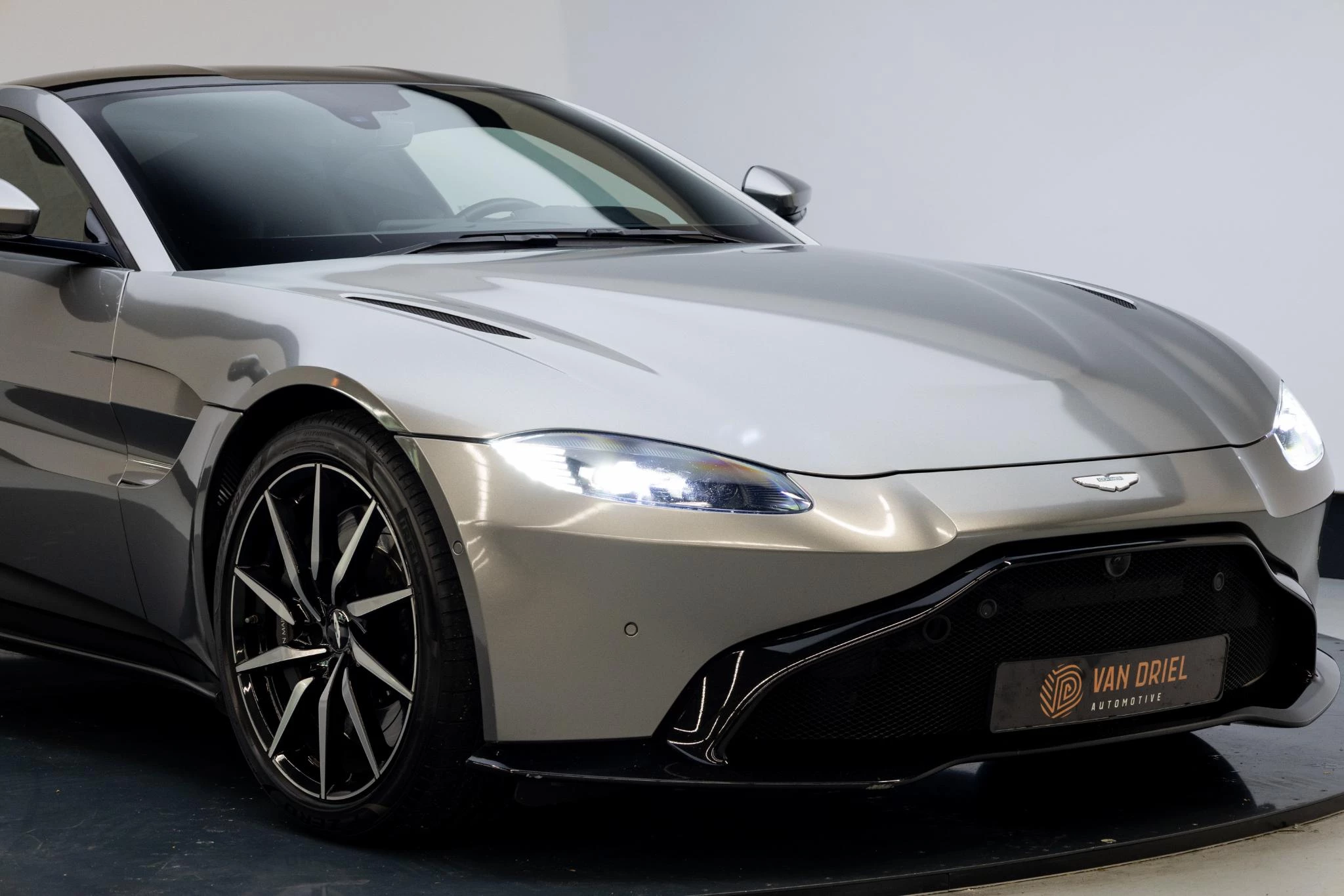 Hoofdafbeelding Aston Martin V8 Vantage