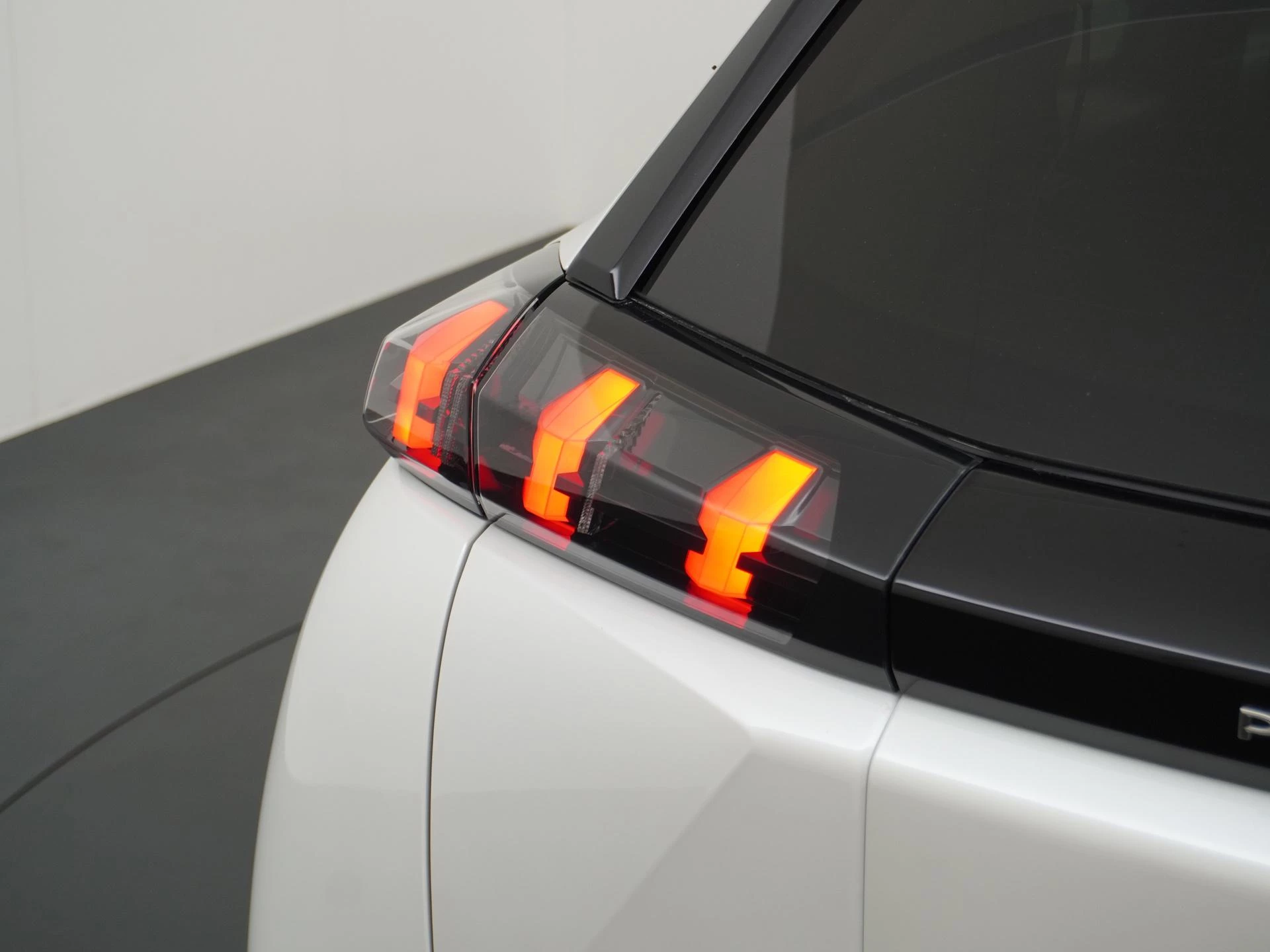 Hoofdafbeelding Peugeot e-2008