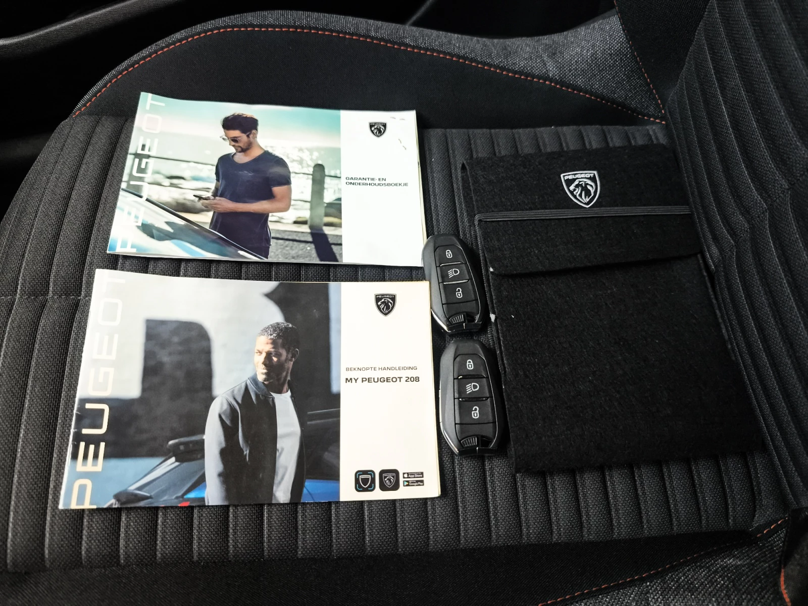 Hoofdafbeelding Peugeot e-208