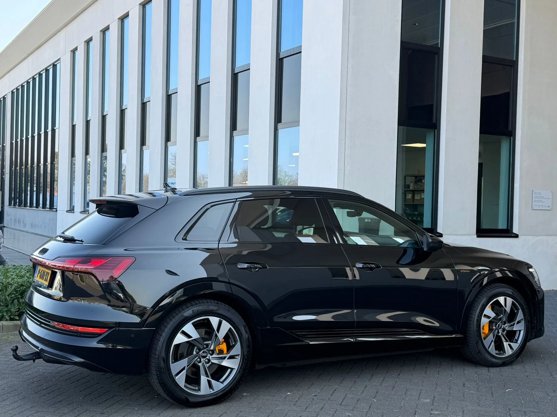 Hoofdafbeelding Audi e-tron