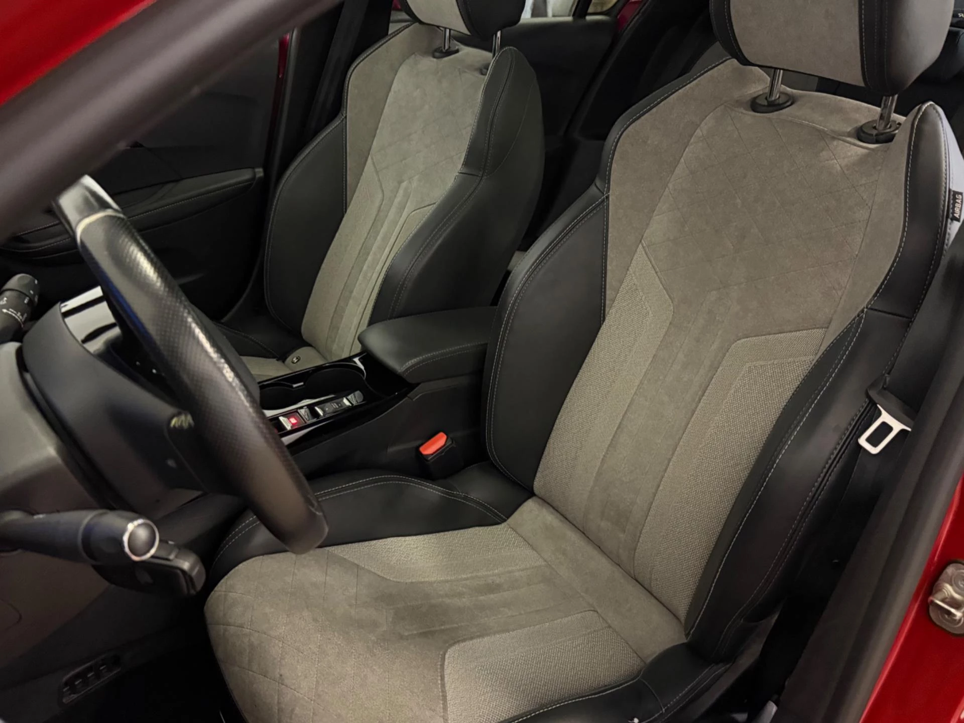 Hoofdafbeelding Peugeot e-208