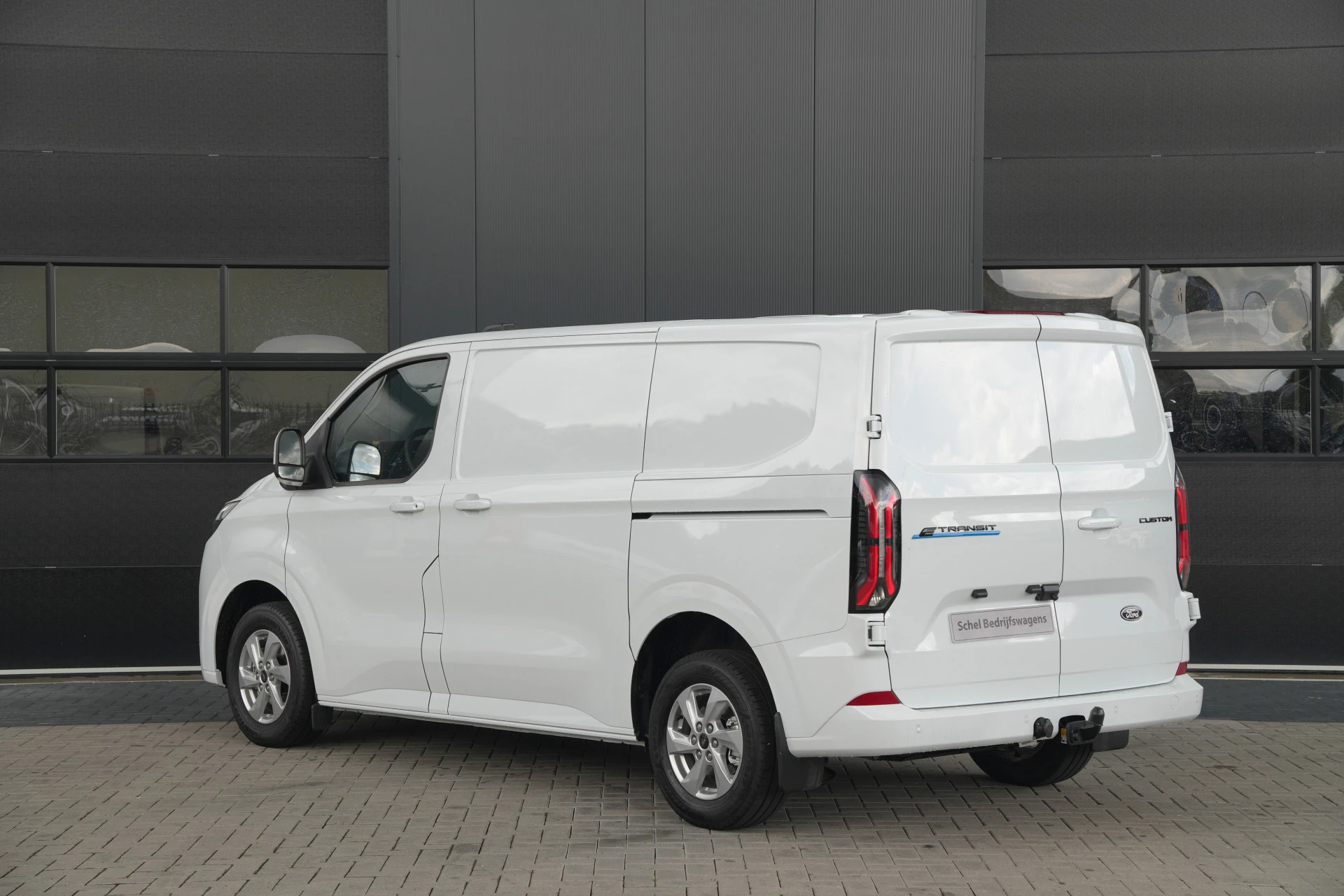 Hoofdafbeelding Ford E-Transit Custom