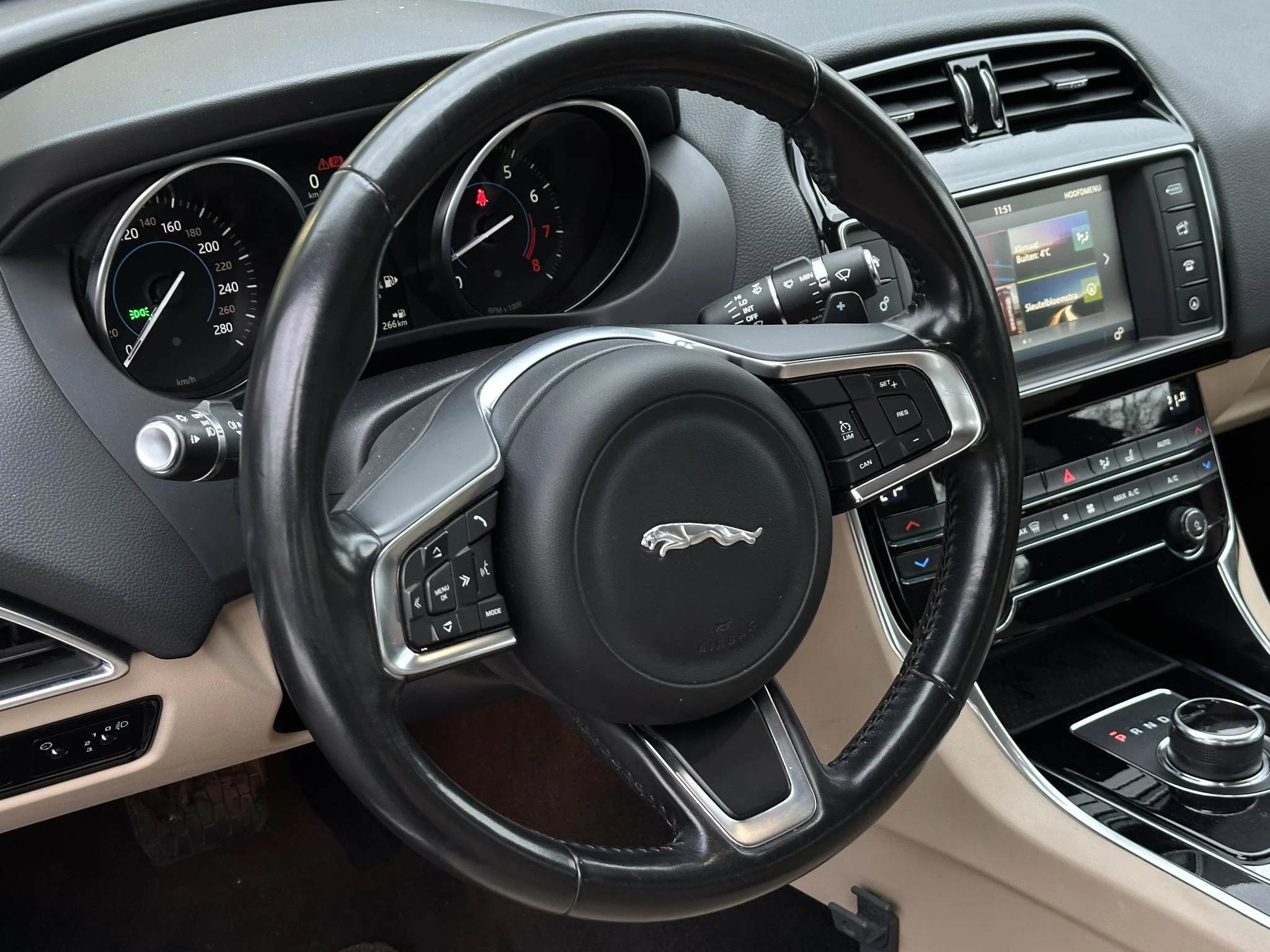 Hoofdafbeelding Jaguar XE