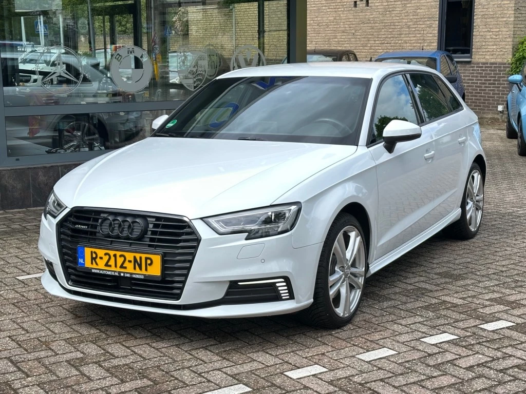Hoofdafbeelding Audi e-tron