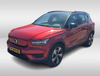 Volvo XC40 Recharge Plus / Trekhaak / Camera / CarPlay / Sfeerverlichting / 19'' / Stuur+Stoelverwarming / DAB / ACC / Warmtepomp
