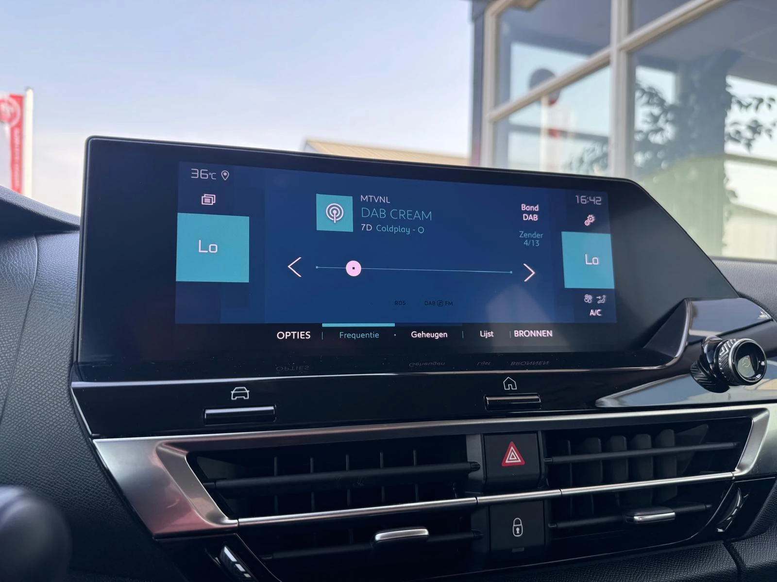 Hoofdafbeelding Citroën ë-C4