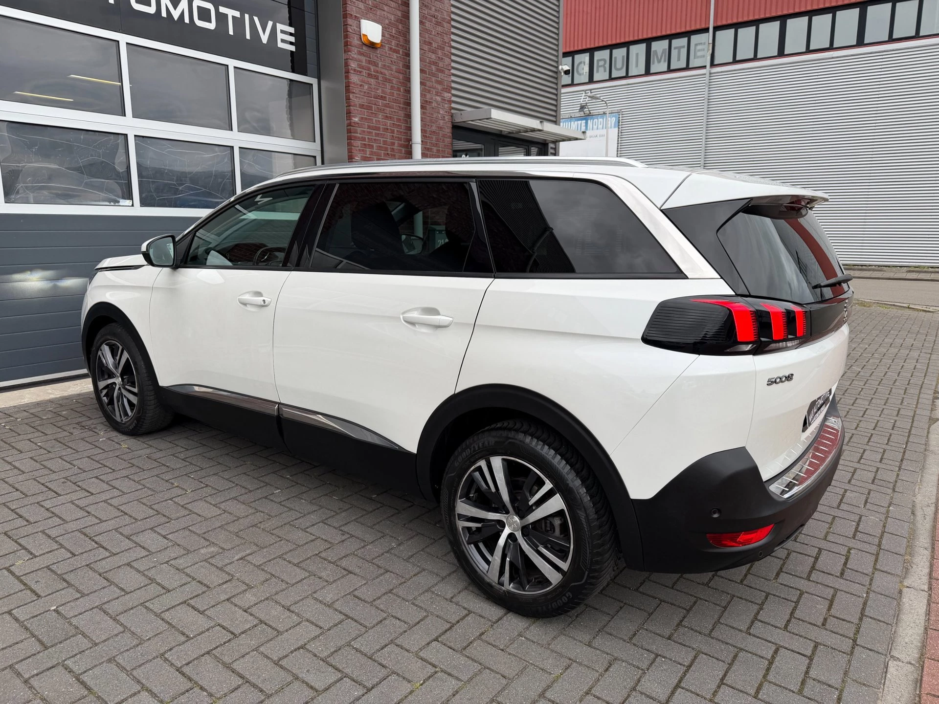 Hoofdafbeelding Peugeot 5008