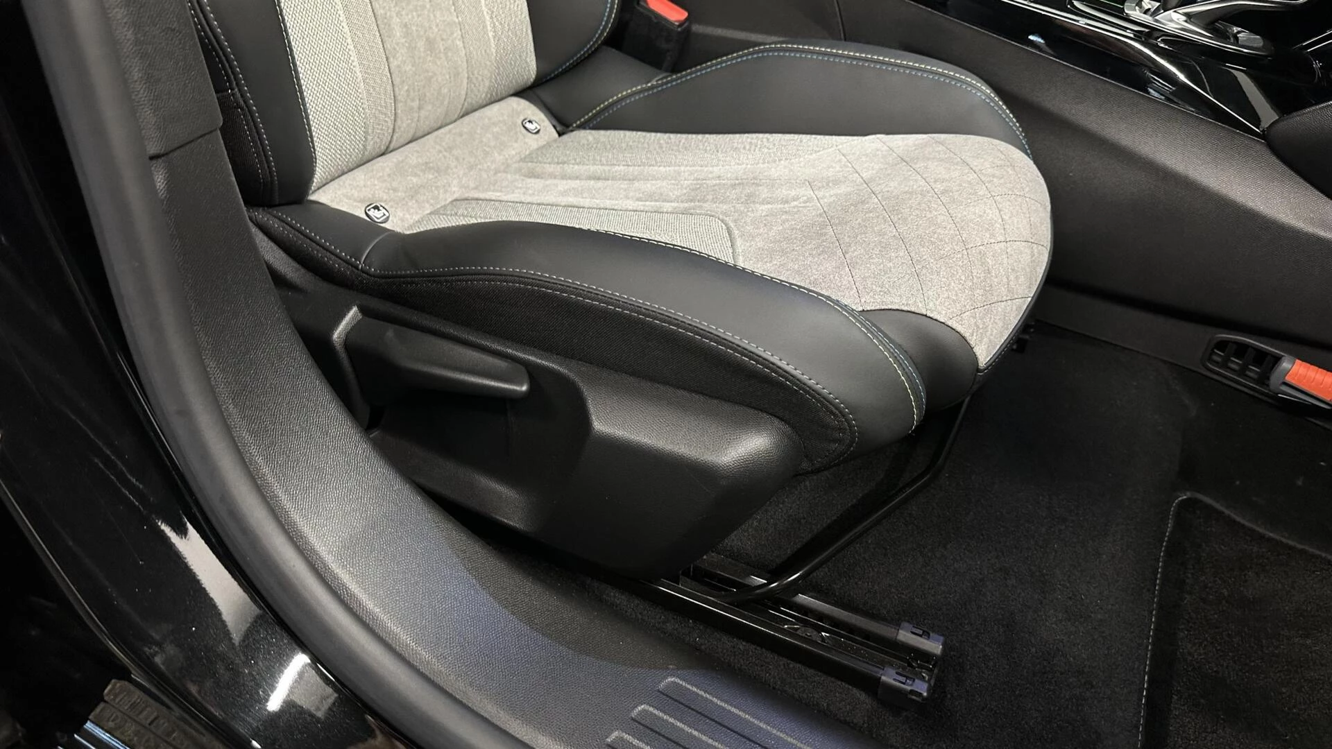 Hoofdafbeelding Peugeot e-2008