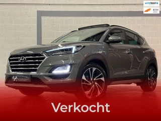 Hoofdafbeelding Hyundai Tucson Hyundai Tucson 1.6 T-GDI Premium Plus / TREKHAAK / CARPLAY / PANO / 360 CAMERA / DODEHOEK / STOELVERKOELING + VERW / ELEK STOELEN