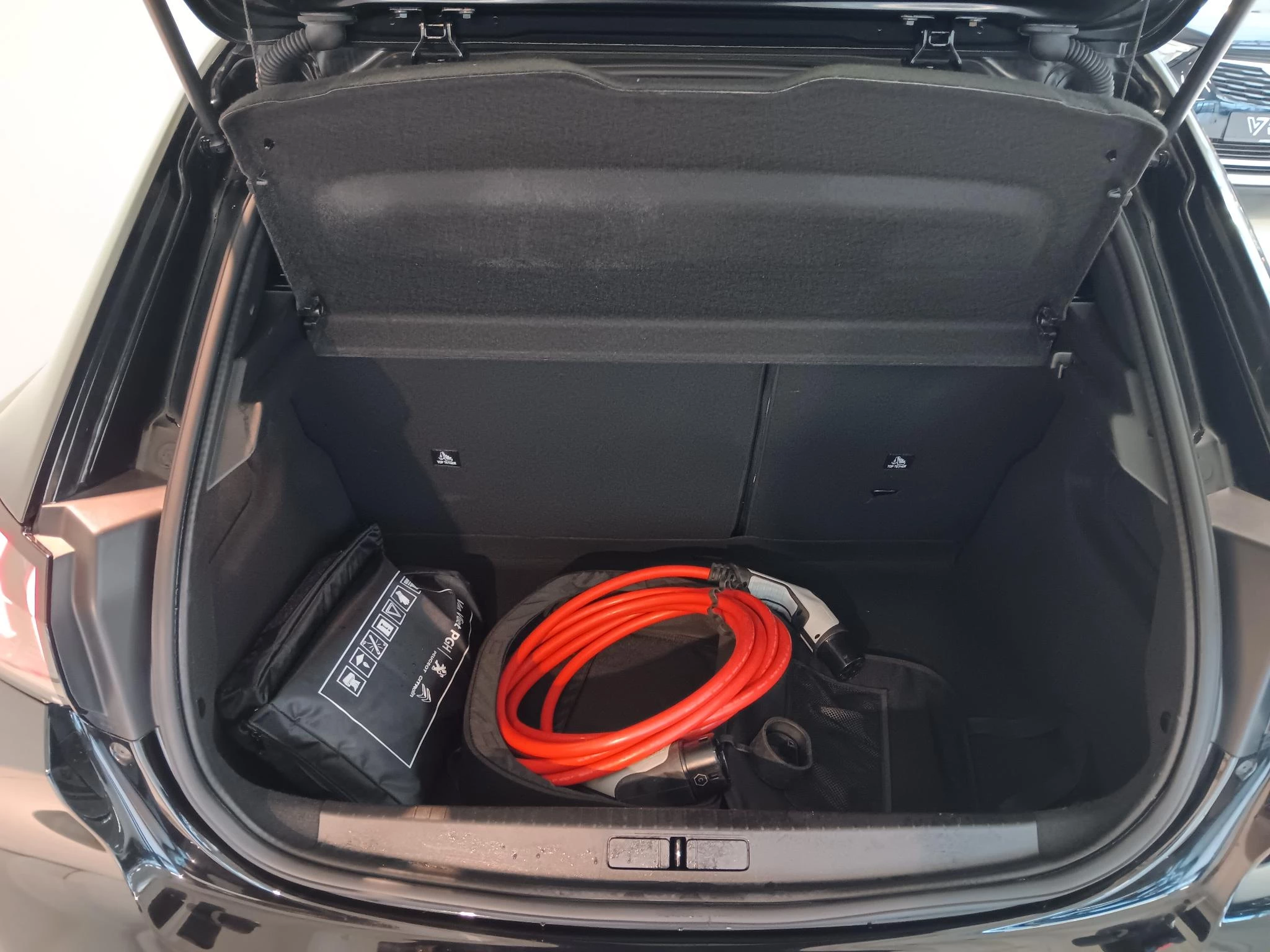 Hoofdafbeelding Peugeot e-208