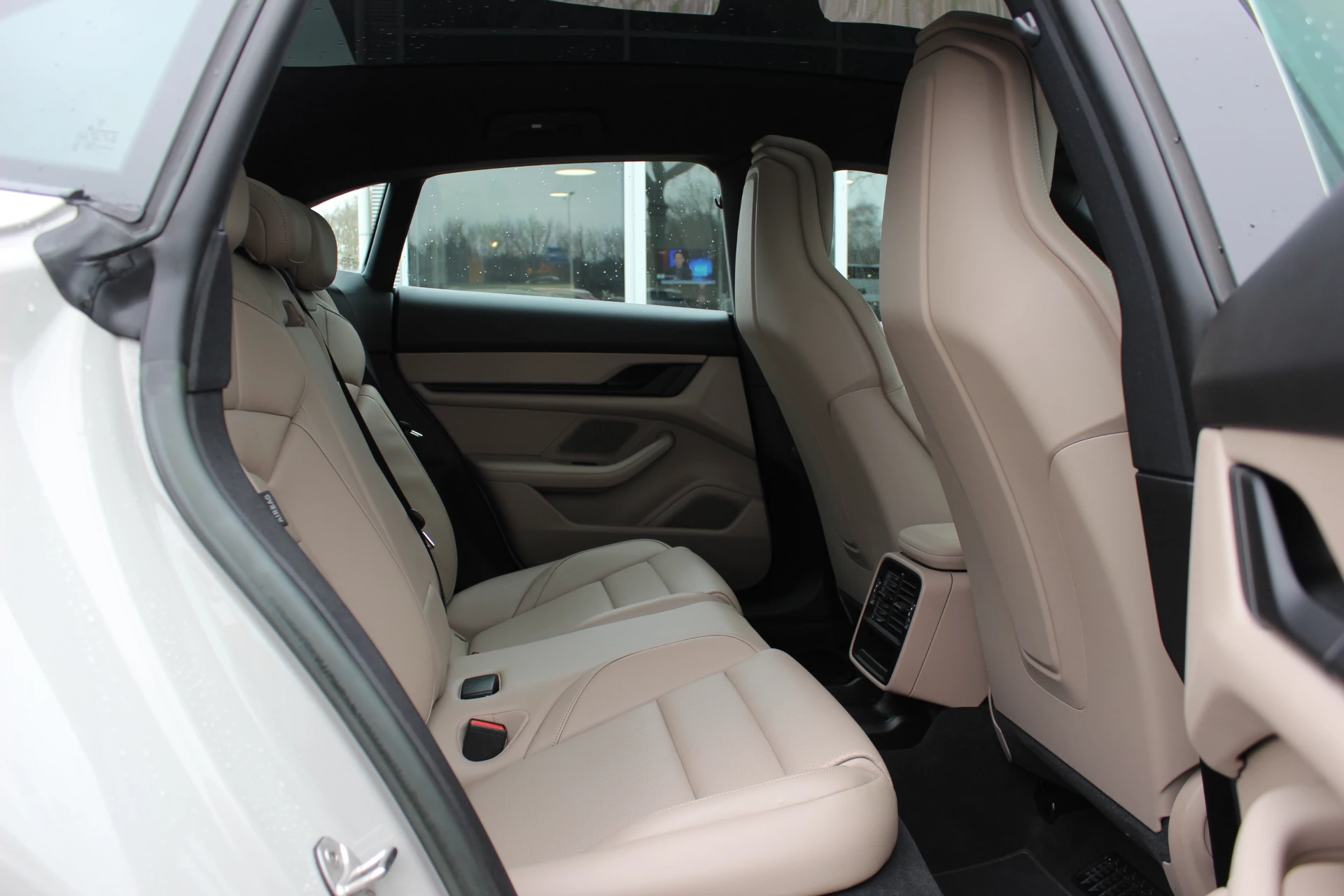 Hoofdafbeelding Porsche Taycan