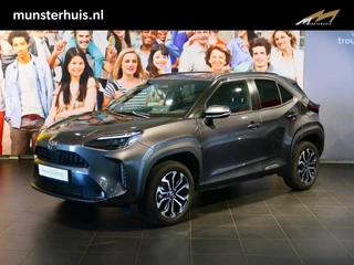 Hoofdafbeelding Toyota Yaris Cross Toyota Yaris Cross 1.5 Hybrid 115 Executive (Team Duitsland) *Stoel, stuur en voorruitverwarming* - Grootlichtassistent, clima