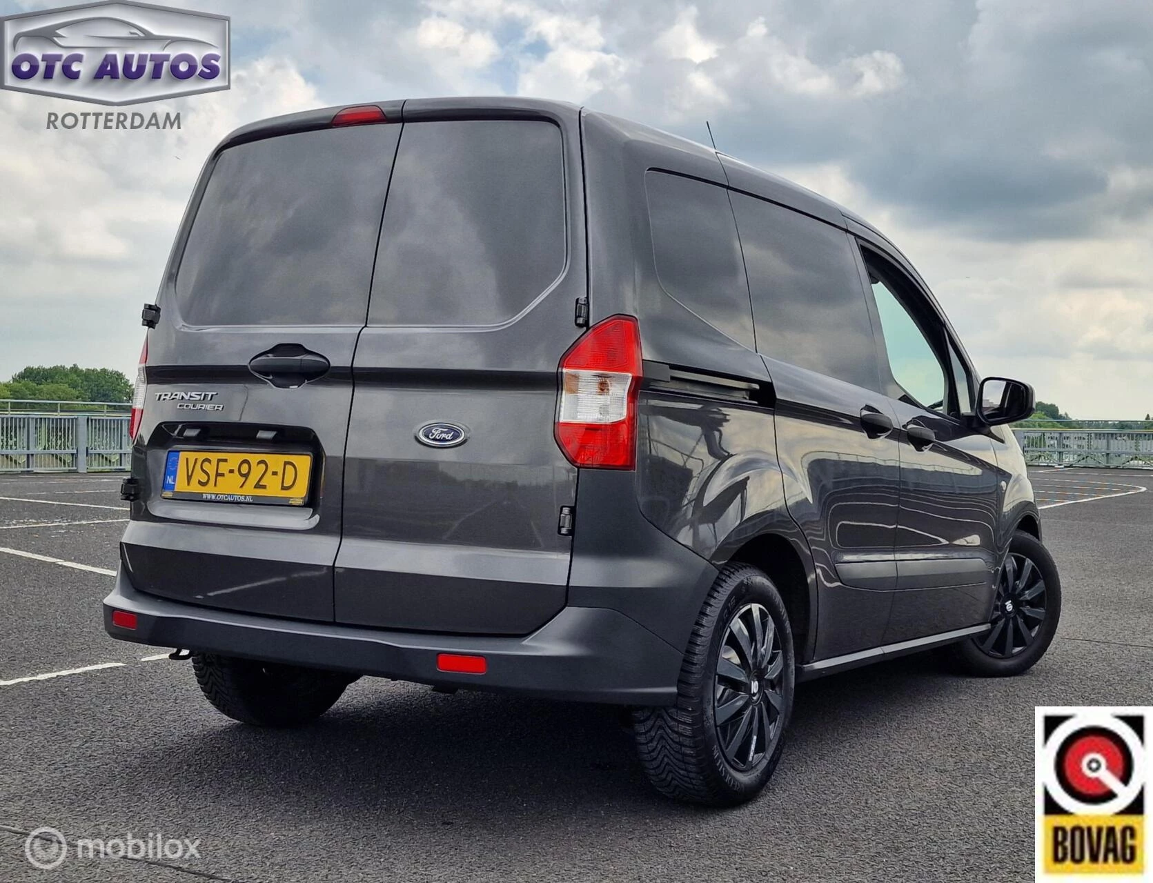 Hoofdafbeelding Ford Transit Courier