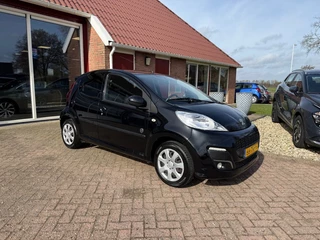 Hoofdafbeelding Peugeot 107 Peugeot 107 1.0 ENVY 5-DRS AIRCO, 4 SEIZOENEN BANDEN, RADIO, ENZ.
