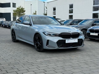 BMW 3 Serie 320d xDrive M-SPORT ** ADAPT. LED, NAVI+, MEMORY, HuD, ACC, 19-inch LMV, BROOKLYN GRAU ** 1e EIG - UNFALLFREI - BMW GAR ** ** INFORMEER OOK NAAR ONZE AANTREKKELIJKE FINANCIAL-LEASE TARIEVEN **