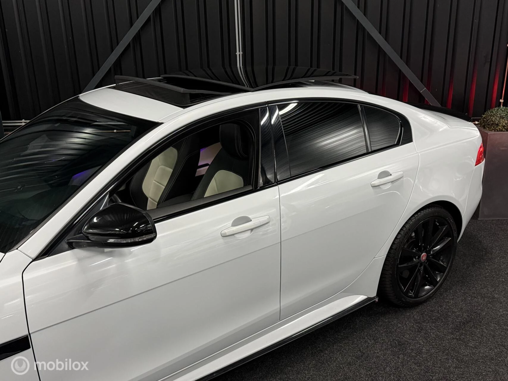 Hoofdafbeelding Jaguar XE