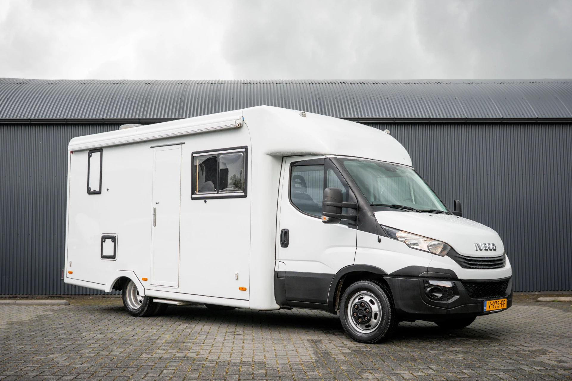 Hoofdafbeelding Iveco 40C18 3.0L 180PK | Camperkandidaat | 1ste Eigenaar | Automaat | Euro 6 | Camera | 3.5T Trekgwicht