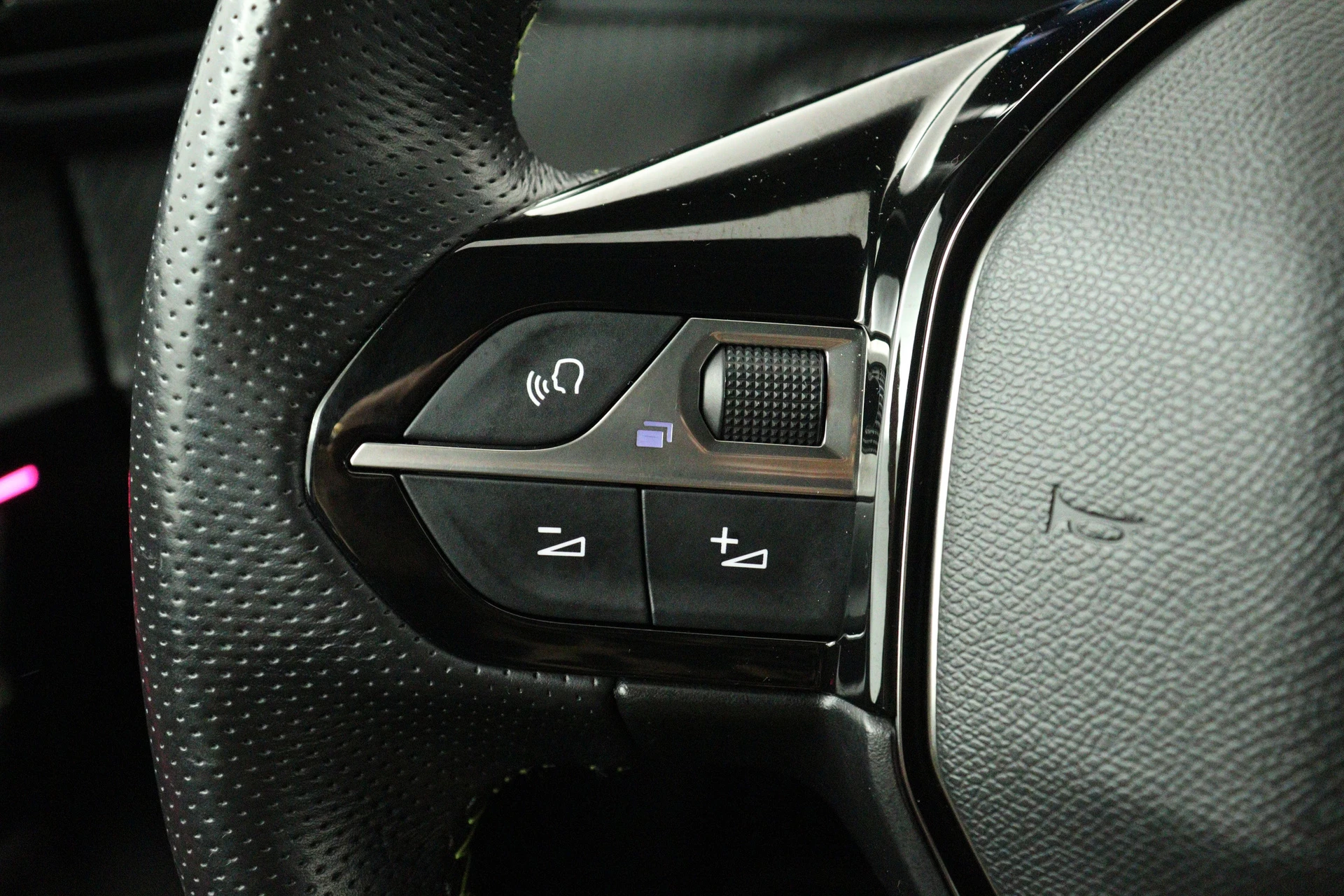 Hoofdafbeelding Peugeot e-208