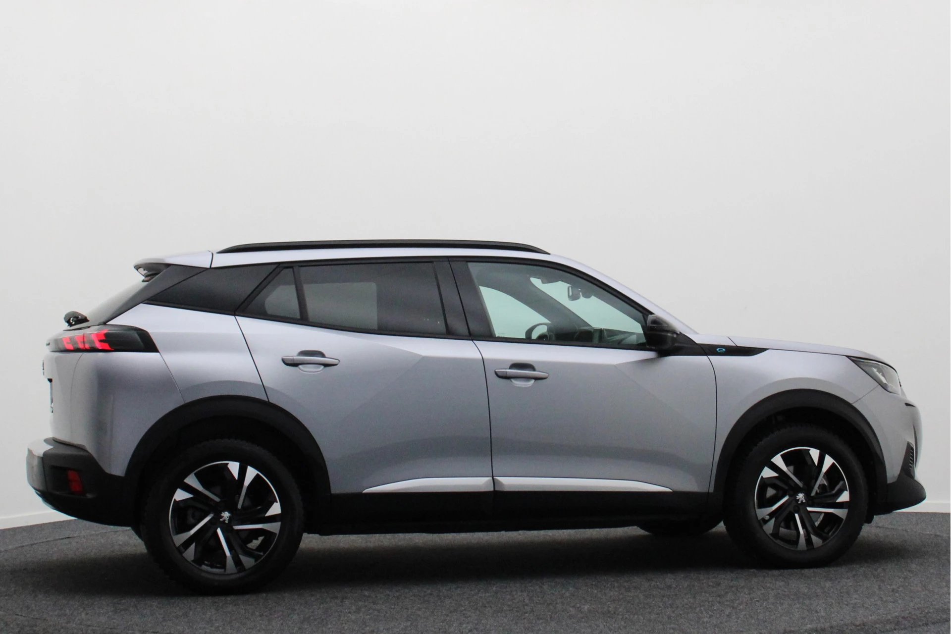 Hoofdafbeelding Peugeot e-2008