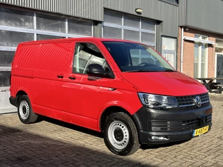 Volkswagen Transporter 2.0 TDI L1H1 150PK Automaat Airco Cruise controle Trekhaak 2500kg trekgewicht Telefoonverbinding Navigatiesysteem Euro 6 Ex overheid 1e Eigenaar