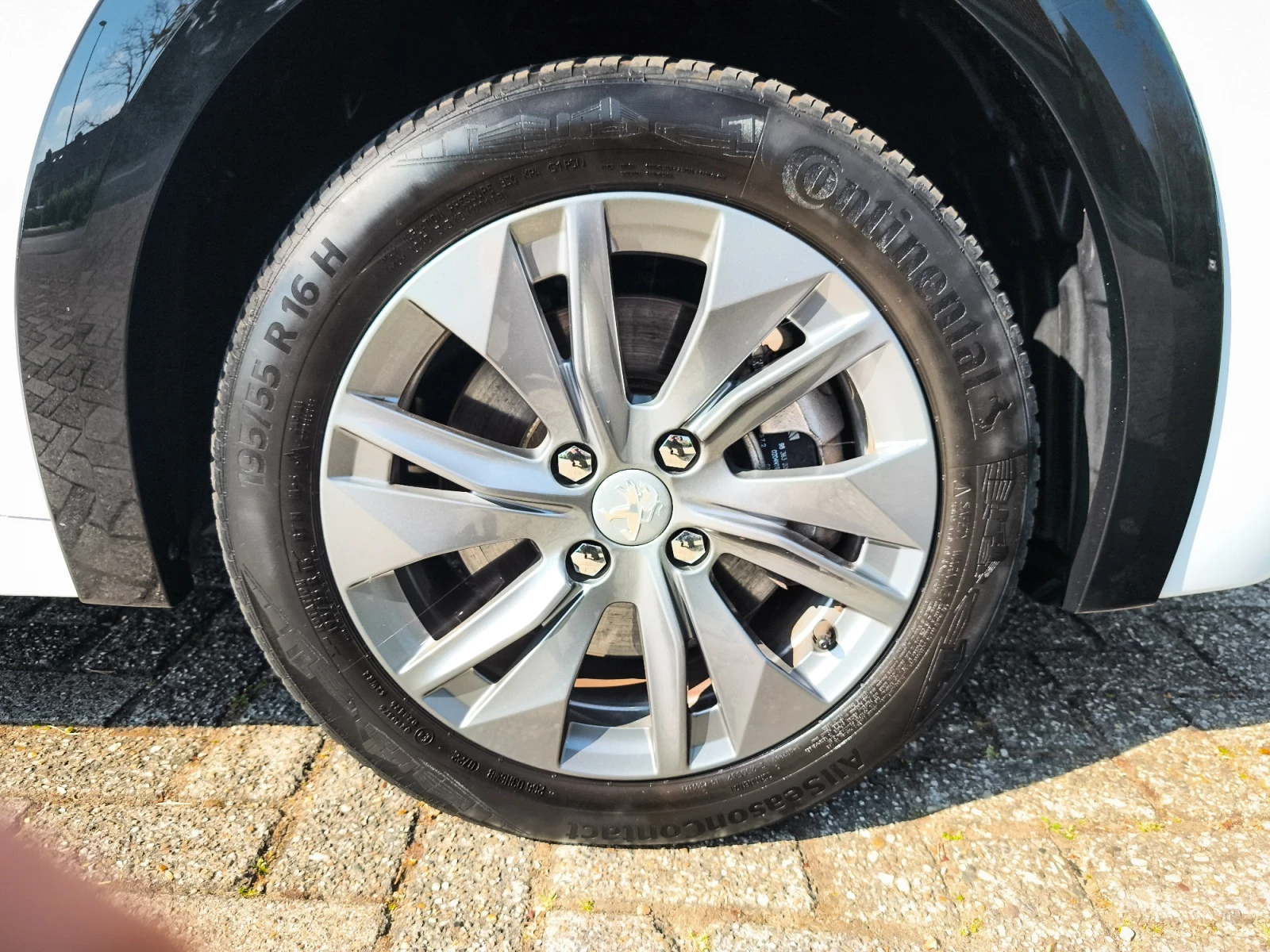 Hoofdafbeelding Peugeot e-208