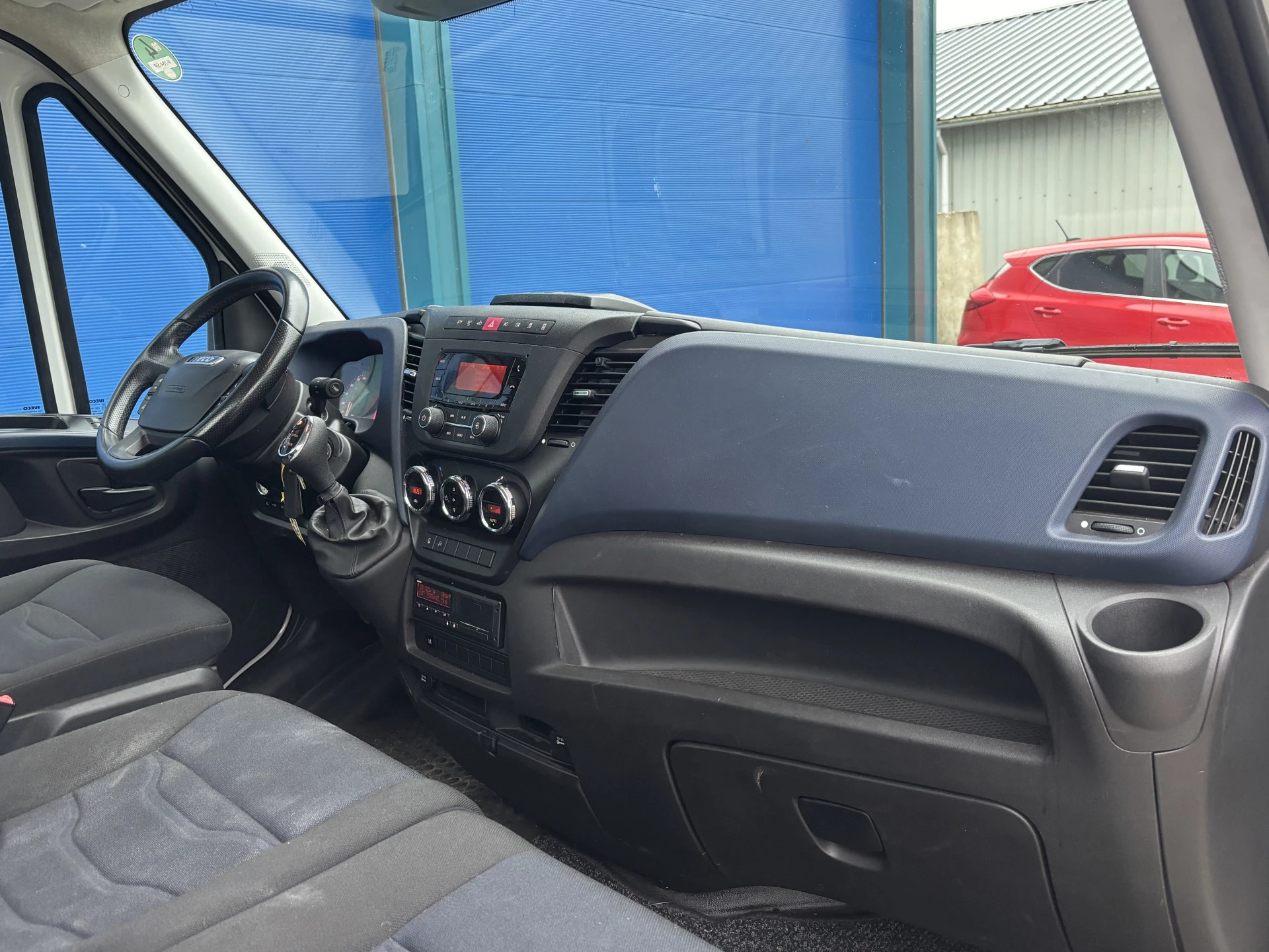 Hoofdafbeelding Iveco 40C18 3.0 180 PK Automaat Be Trekker + Veldhuizen P45-1 2019 Semi Dieplader