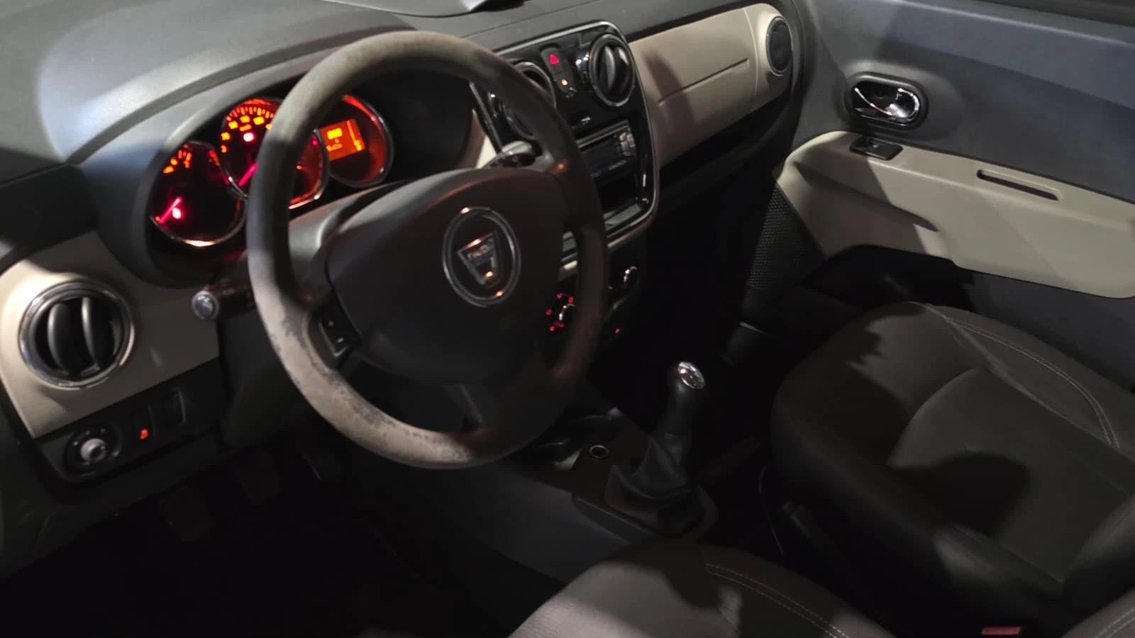 Hoofdafbeelding Dacia Lodgy