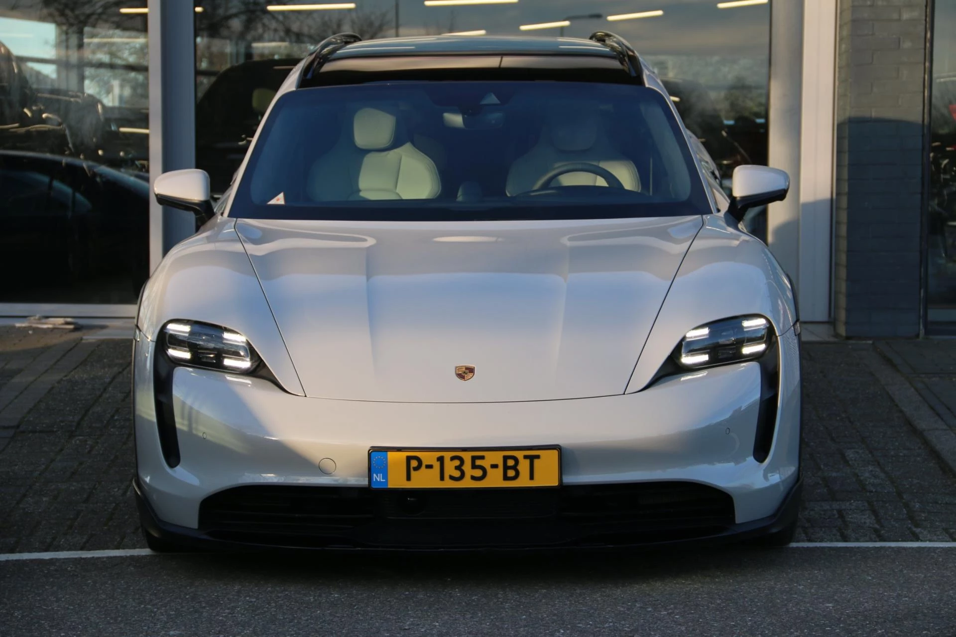 Hoofdafbeelding Porsche Taycan