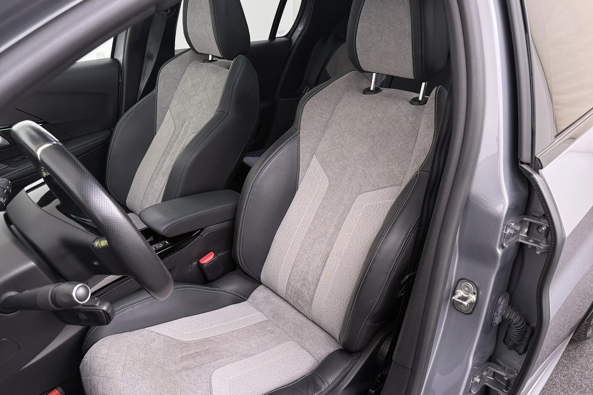 Hoofdafbeelding Peugeot e-208