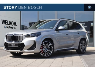 BMW iX1 eDrive20 M Sport / Panoramadak / Sportstoelen / Adaptieve LED / Comfort Access / M Adaptief onderstel / Parking Assistant Plus / Stuurverwarming