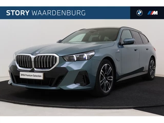 BMW 5 Serie Touring 530e M Sport Automaat / Panoramadak / Trekhaak / Achteruitrijcamera / Adaptieve LED / M Sportonderstel / Parking Assistant / Stoelverwarming