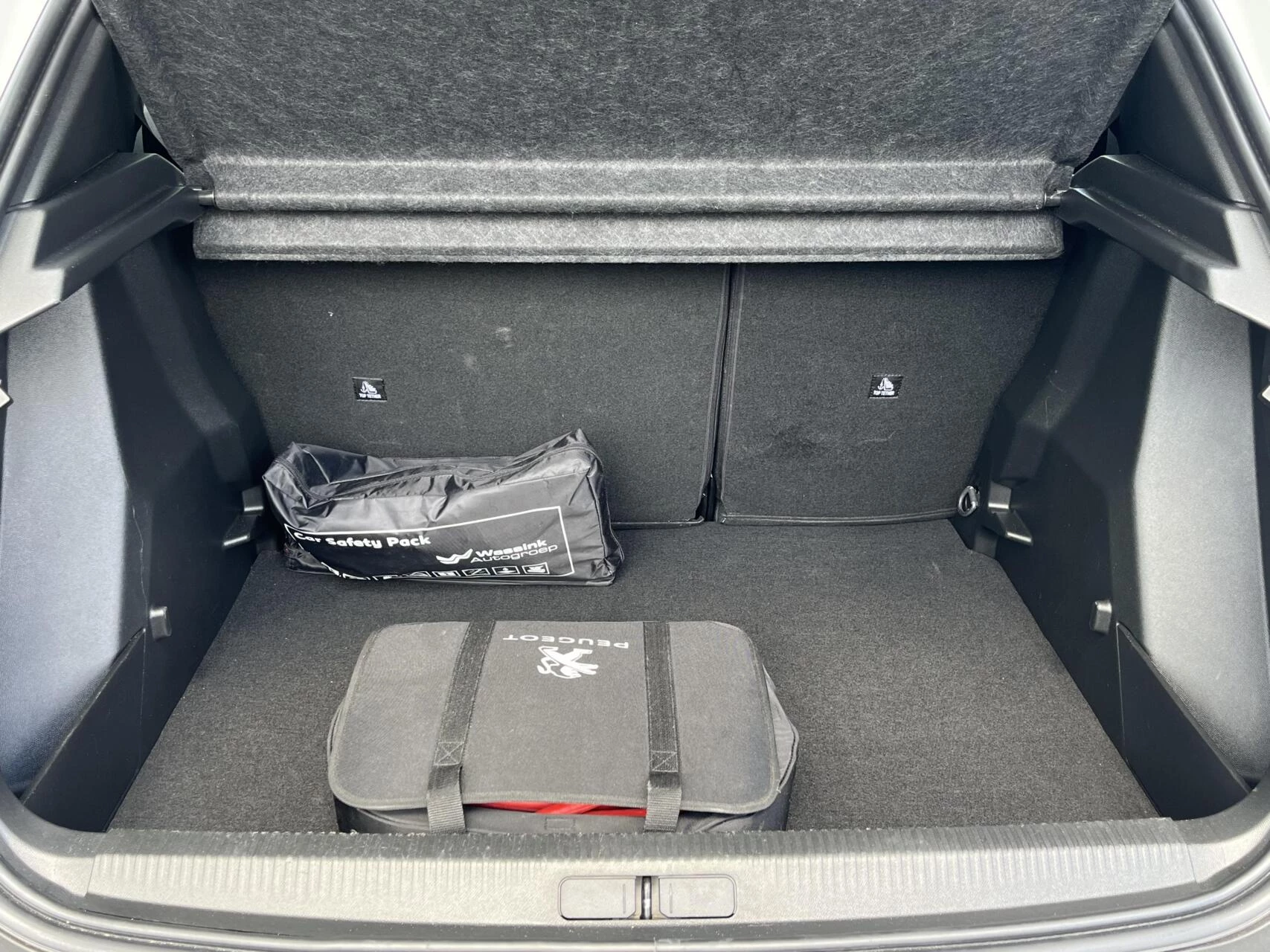 Hoofdafbeelding Peugeot e-2008